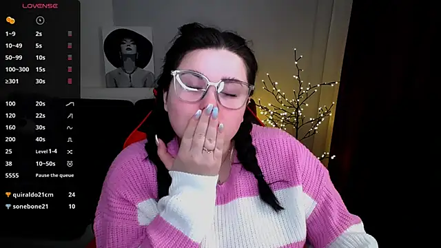 Snapshot of Emily_Mo chatting on 12, 2, 2025 Emily Mo online show from 12, 2, 2025