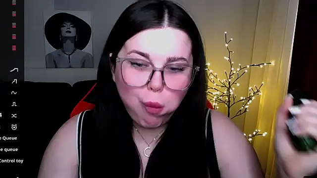 Snapshot of Emily_Mo chatting on 14, 2, 2025 Emily Mo online show from 14, 2, 2025