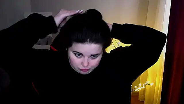 Snapshot of Emily_Mo chatting on 18, 2, 2025 Emily Mo online show from 18, 2, 2025