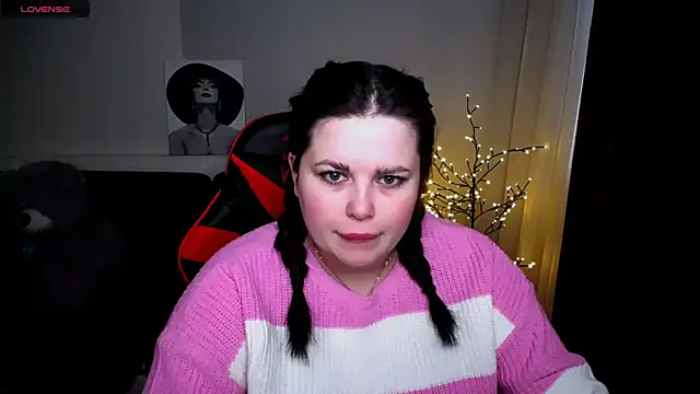 Snapshot of Emily_Mo chatting on 23, 2, 2025 Emily Mo online show from 23, 2, 2025