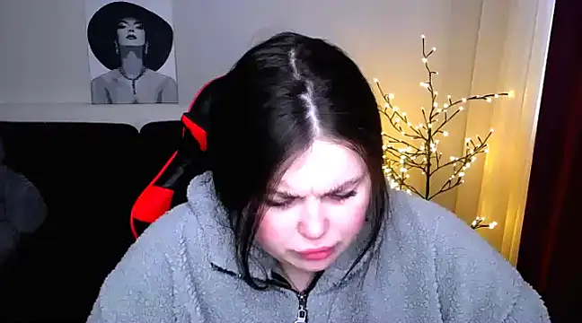 Snapshot of Emily_Mo chatting on 27, 2, 2025 Emily Mo online show from 27, 2, 2025