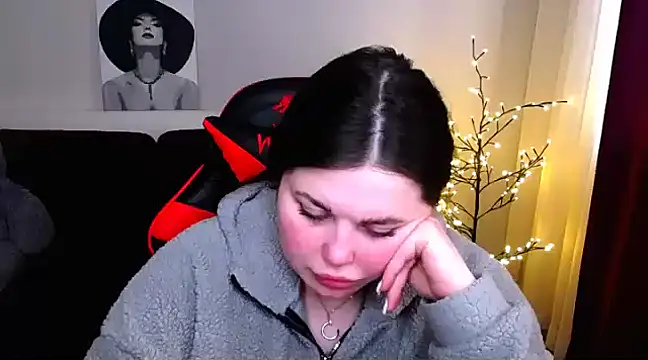 Snapshot of Emily_Mo chatting on 27, 2, 2025 Emily Mo online show from 27, 2, 2025