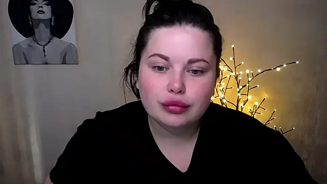 Snapshot of Emily_Mo chatting on 11, 9, 2025 Emily Mo online show from 11, 9, 2025