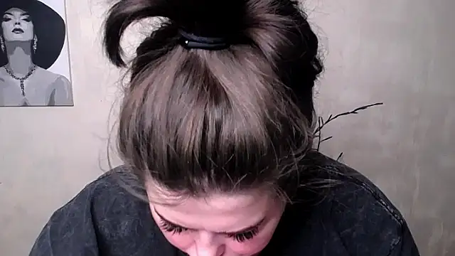 Snapshot of Emily_Mo chatting on 18, 9, 2025 Emily Mo online show from 18, 9, 2025