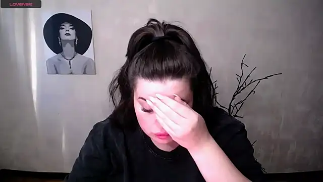 Snapshot of Emily_Mo chatting on 25, 9, 2025 Emily Mo online show from 25, 9, 2025