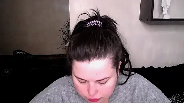 Snapshot of Emily_Mo chatting on 8, 10, 2025 Emily Mo online show from 8, 10, 2025