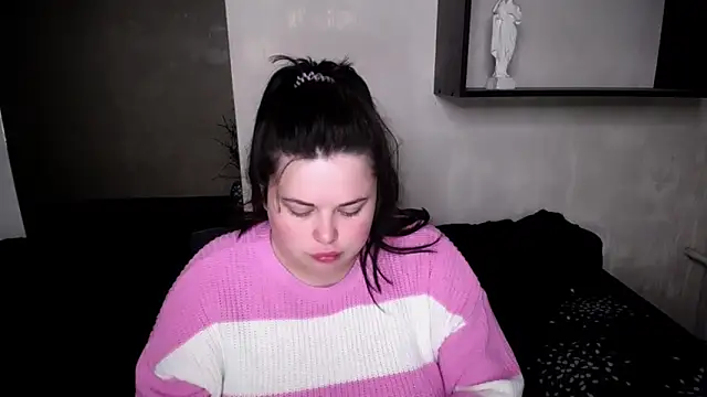 Snapshot of Emily_Mo chatting on 18, 10, 2025 Emily Mo online show from 18, 10, 2025