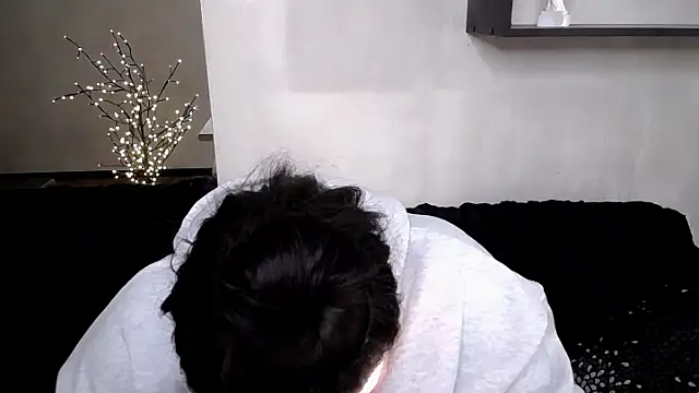 Snapshot of Emily_Mo chatting on 4, 11, 2025 Emily Mo online show from 4, 11, 2025