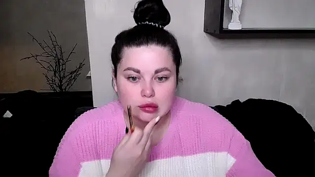 Snapshot of Emily_Mo chatting on 6, 11, 2025 Emily Mo online show from 6, 11, 2025