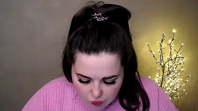 Snapshot of Emily_Mo chatting on 18, 11, 2025 Emily Mo online show from 18, 11, 2025