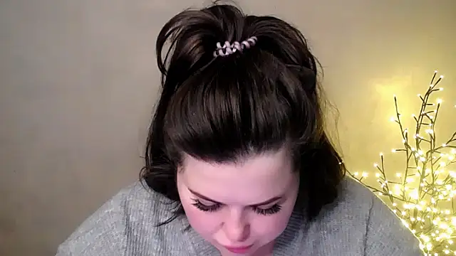 Snapshot of Emily_Mo chatting on 21, 11, 2025 Emily Mo online show from 21, 11, 2025