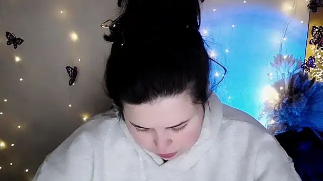 Emily Mo online show from 6, 2, 2026