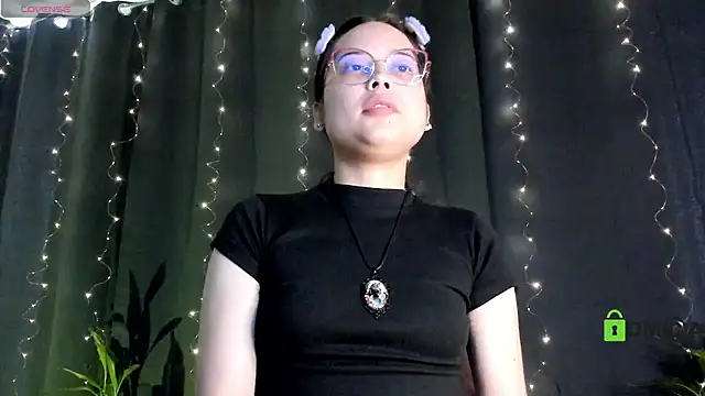 Snapshot of shantalc3rezo chatting on 15, 1, 2025 shantalc3rezo online show from 15, 1, 2025