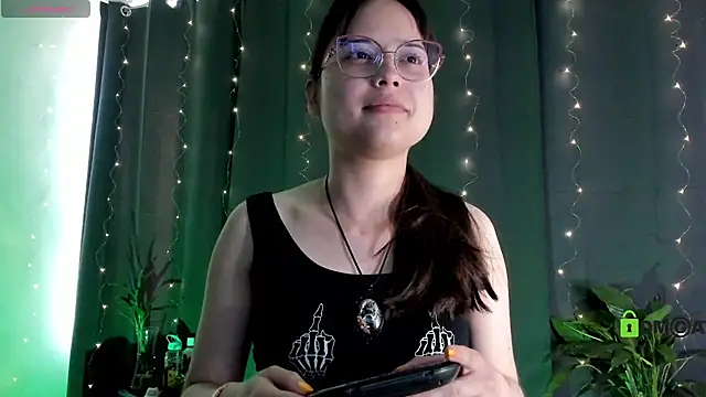Snapshot of shantalc3rezo chatting on 4, 2, 2025 shantalc3rezo online show from 4, 2, 2025
