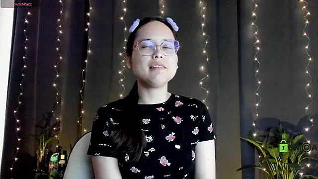 Snapshot of shantalc3rezo chatting on 13, 2, 2025 shantalc3rezo online show from 13, 2, 2025