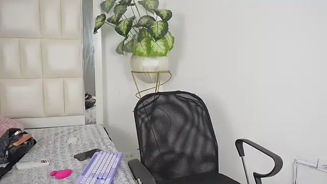 Anais aradia online show from 26, 9, 2025