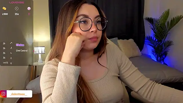 dakottaa  online show from 21, 10, 2025