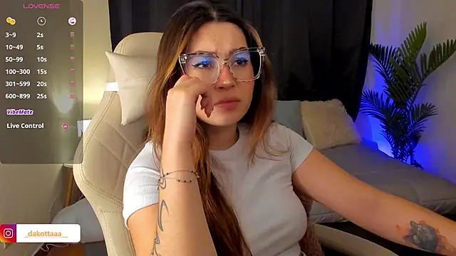 dakottaa  online show from 6, 11, 2025