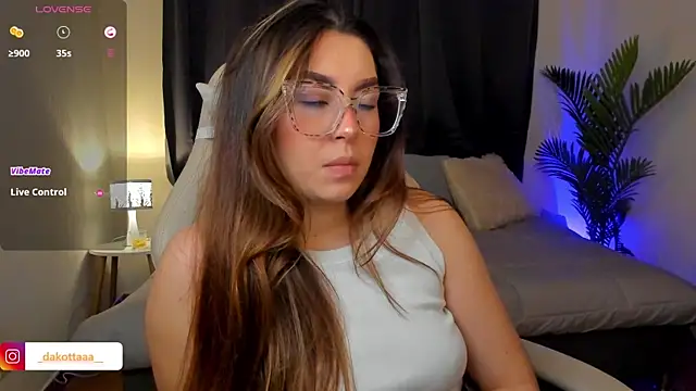 dakottaa  online show from 19, 11, 2025