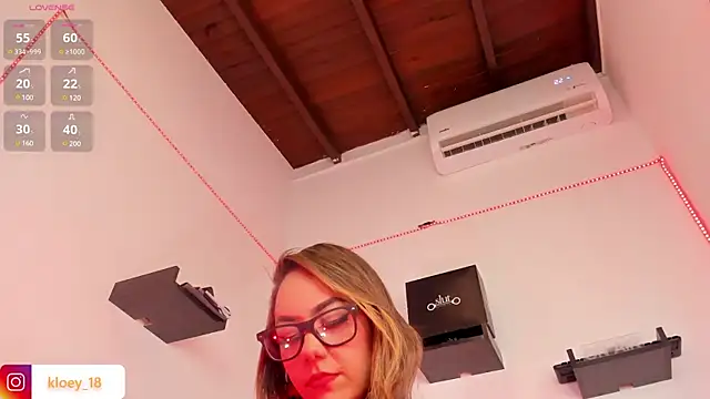 Snapshot of kloey_hoot chatting on 30, 12, 2024 kloey hoot online show from 30, 12, 2024