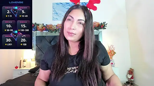 Snapshot of Lauralove_69 chatting on 23, 12, 2024 Lauralove 69 online show from 23, 12, 2024