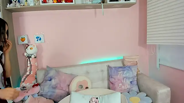 Snapshot of tinysara chatting on 6, 11, 2025 tinysara online show from 6, 11, 2025