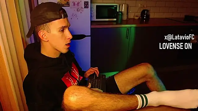 Snapshot of Midnighter_ chatting on 28, 9, 2025 Midnighter online show from 28, 9, 2025