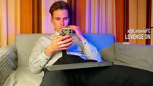 Midnighter  online show from 14, 11, 2025