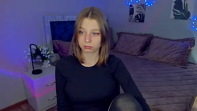 Snapshot of RinaMoore chatting on 14, 10, 2025 RinaMoore online show from 14, 10, 2025