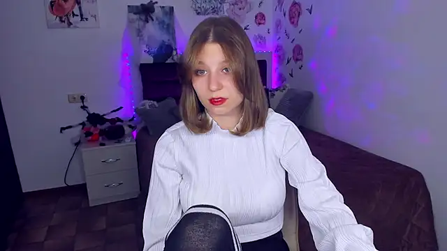 Snapshot of RinaMoore chatting on 5, 11, 2025 RinaMoore online show from 5, 11, 2025