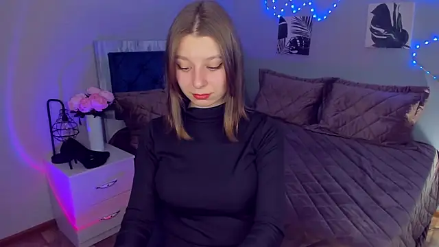 Snapshot of RinaMoore chatting on 22, 11, 2025 RinaMoore online show from 22, 11, 2025