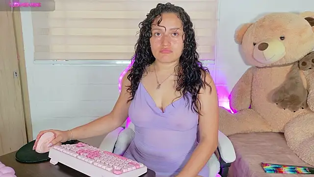 Snapshot of megan_doll2 chatting on 18, 3, 2026 megan doll2 online show from 18, 3, 2026