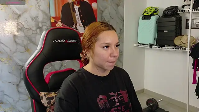 Snapshot of samantha_tattu chatting on 17, 10, 2025 samantha tattu online show from 17, 10, 2025