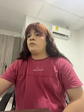 Snapshot of Violetacam_05 chatting on 24, 10, 2025 Violetacam 05 online show from 24, 10, 2025