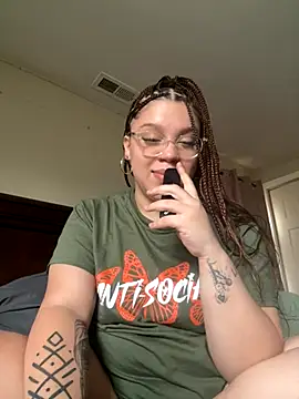 QueenNuttCollector online show from 19, 11, 2025