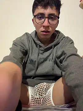 CamiRojas boy online show from 10, 11, 2025