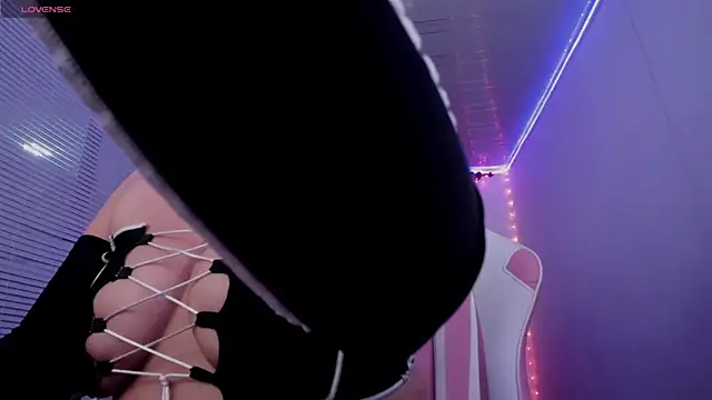 lucykinky22 online show from 13, 2, 2025