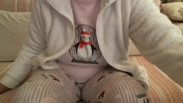 Snapshot of mysteriouscouple001 chatting on 30, 12, 2024 mysteriouscouple001 online show from 30, 12, 2024