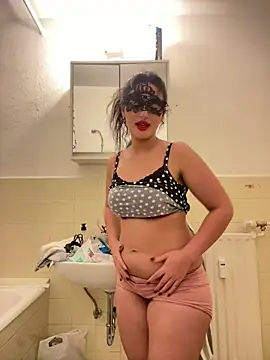 Sarahkhaalifa online show from 15, 11, 2025