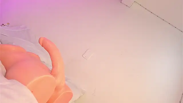 nicolette sweet  online show from 11, 1, 2025