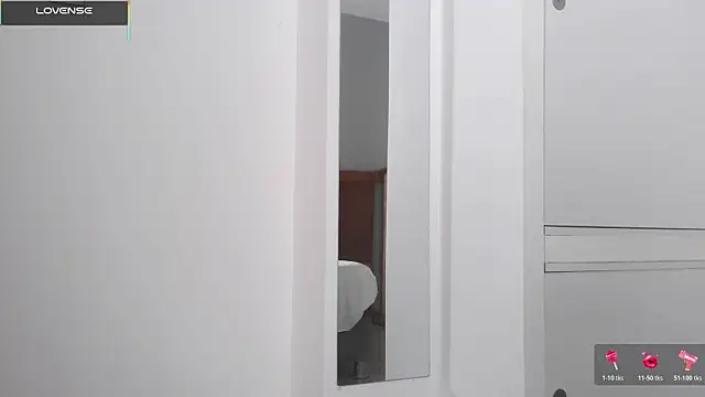 mini kunis online show from 18, 12, 2025