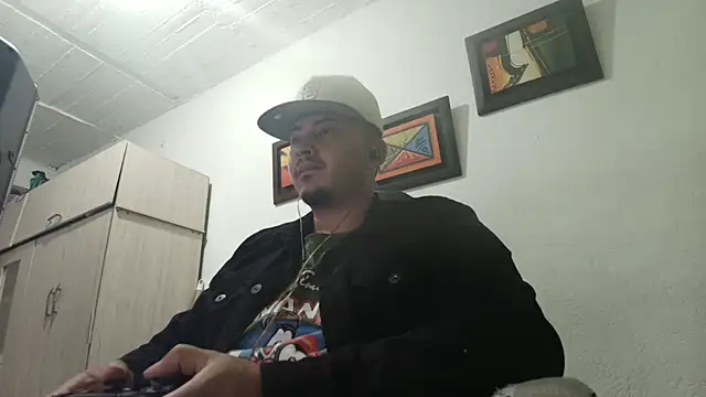 Snapshot of myke_andrade chatting on 11, 10, 2025 myke andrade online show from 11, 10, 2025