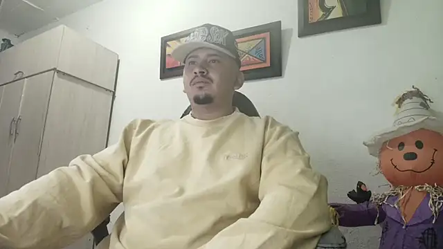 Snapshot of myke_andrade chatting on 12, 10, 2025 myke andrade online show from 12, 10, 2025