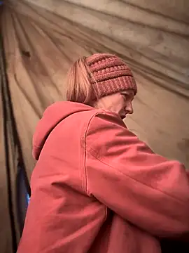 GoldenFlameGoddess online show from 17, 12, 2025