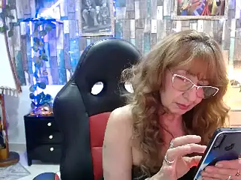 Snapshot of KarimaSarabe chatting on 4, 12, 2024 KarimaSarabe online show from 4, 12, 2024