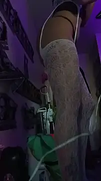 Snapshot of cammyquart chatting on 21, 10, 2025 cammyquart online show from 21, 10, 2025