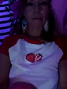 Snapshot of cammyquart chatting on 25, 10, 2025 cammyquart online show from 25, 10, 2025