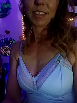 Snapshot of cammyquart chatting on 5, 11, 2025 cammyquart online show from 5, 11, 2025