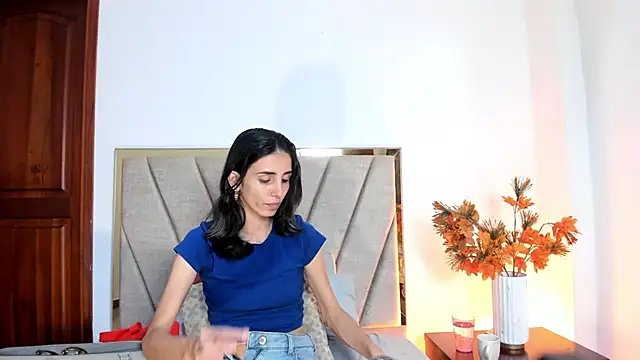 Nina Cavaali online show from 14, 10, 2025