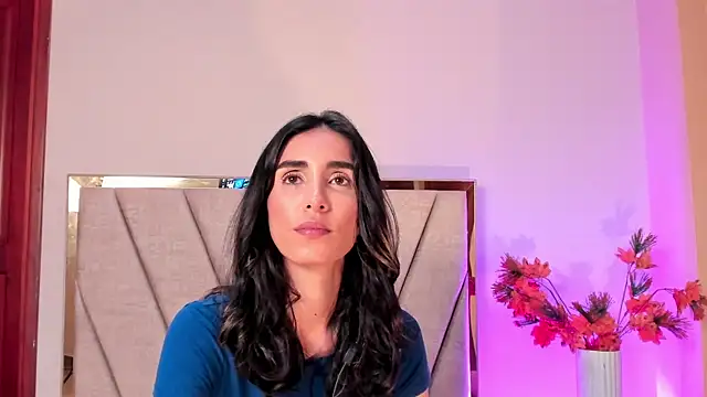 Nina Cavaali online show from 3, 11, 2025